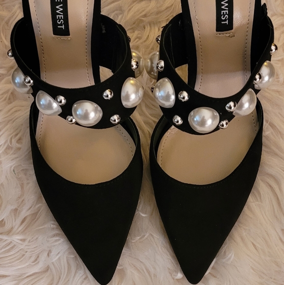 GORGEOUS BLACK SUEDE MULES W/ LARGE PEARLS - Picture 5 of 5